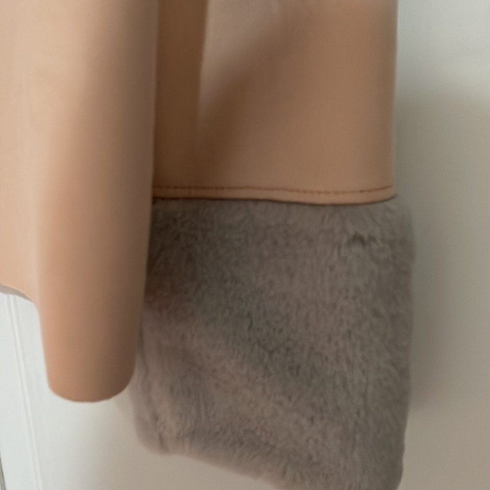 Zara Faux Fur/ Faux Suede Sweater/Shirt in size large - Picture 5 of 5